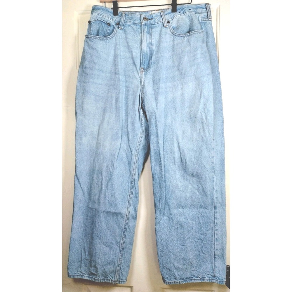Abercrombie & Fitch Curve Love The Loose High Rise Light Wash Jeans Size 32/14
